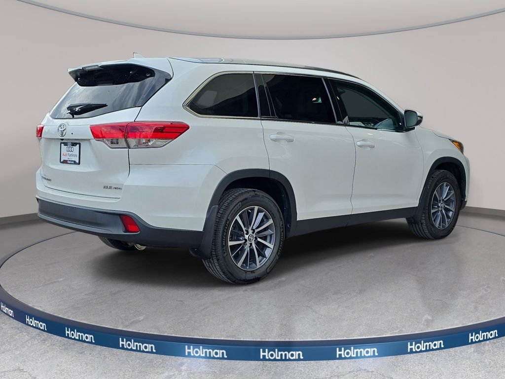 Used 2019 White Toyota XLE image 6