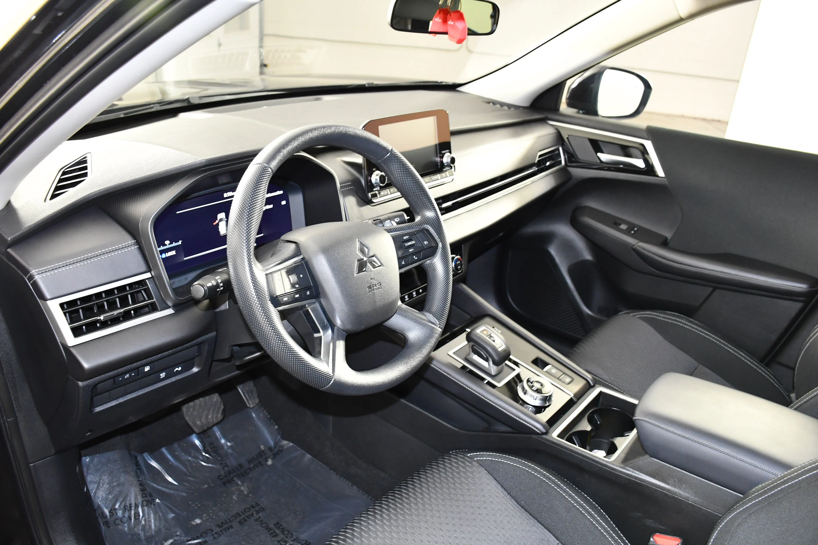 Certified Used 2025 Labrador Black Pearl Mitsubishi ES image 2
