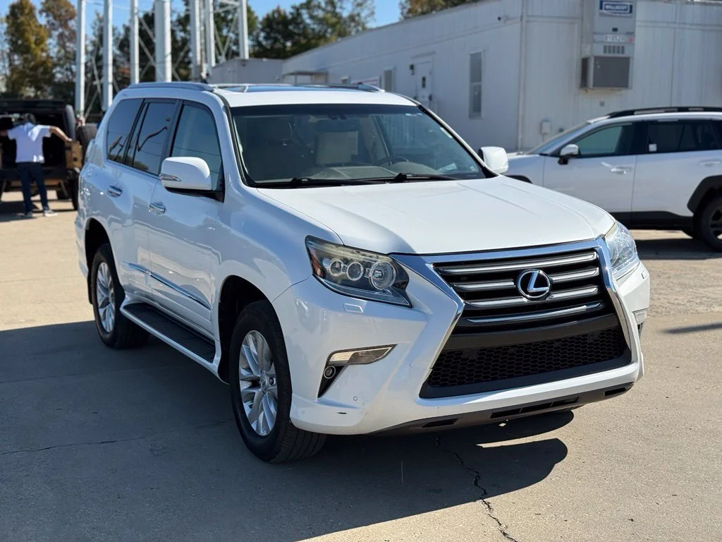Used 2015 White Lexus 460 image 4