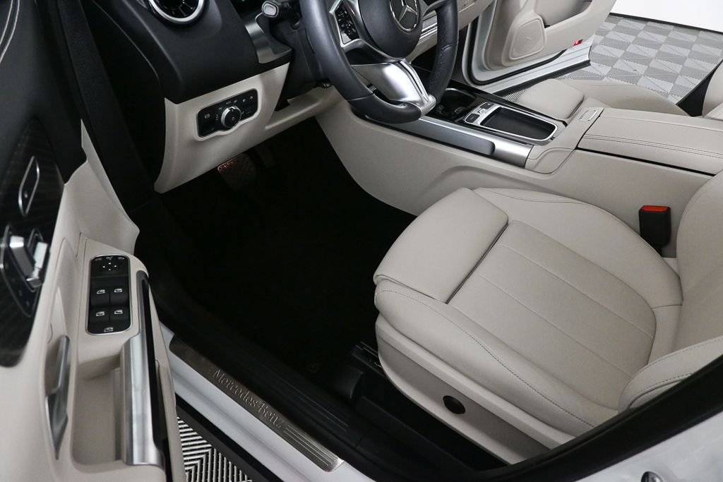 Used 2026 White Mercedes-Benz GLB 250 image 7