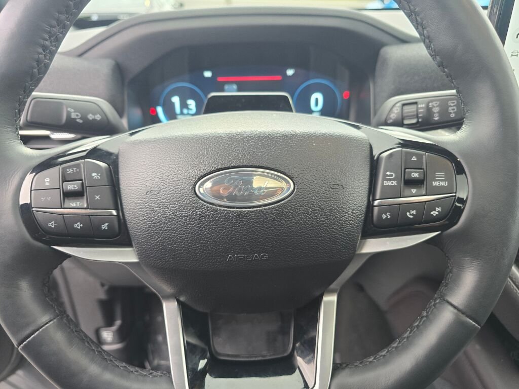 Used 2025 Gray Metallic Ford Platinum image 23