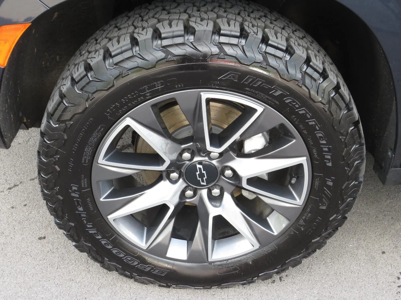 Used 2023 Midnight Blue Metallic Chevrolet Z71 image 17