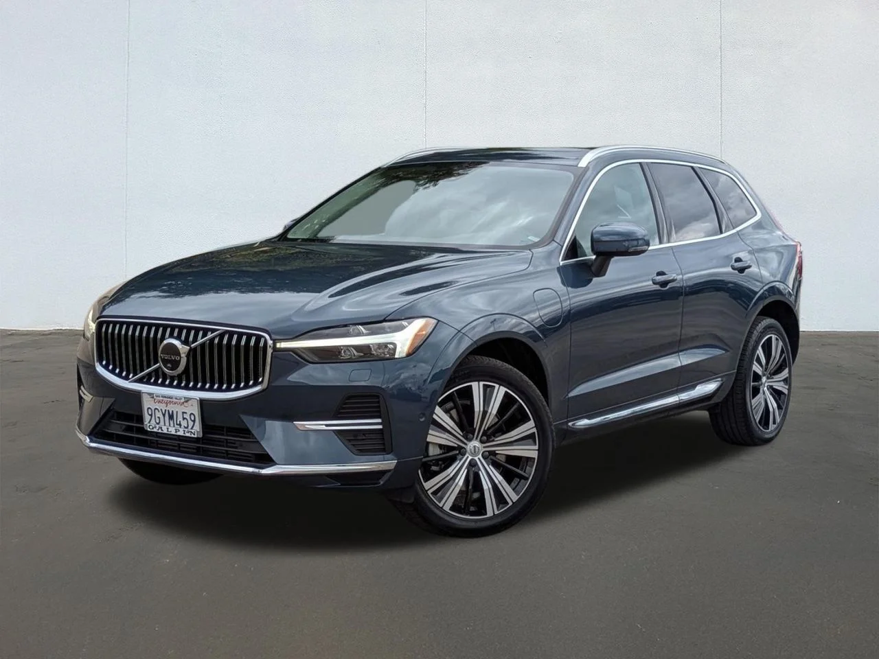 2023 Volvo XC60 T8 Plus Bright Theme AWD's photo