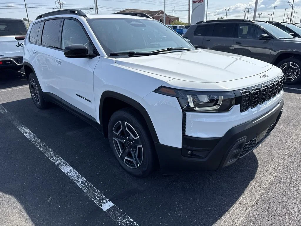New 2026 Bright White Clear-Coat Exterior Paint Jeep Limited image 2