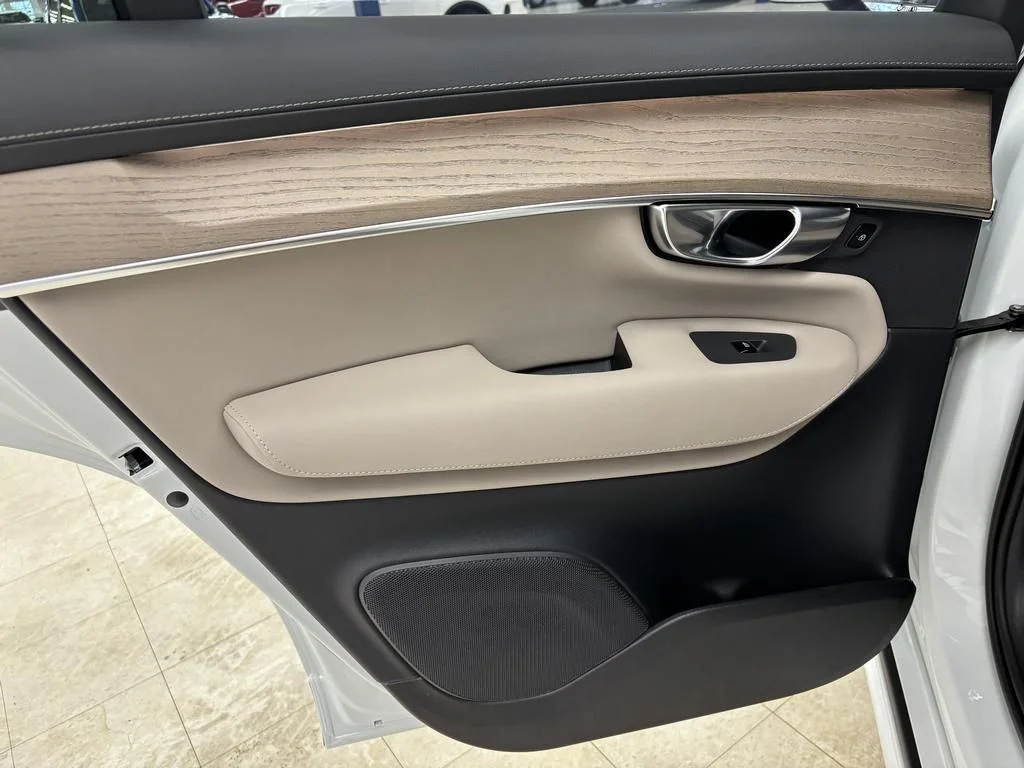 2026 Volvo XC90 Plus - Photo 13