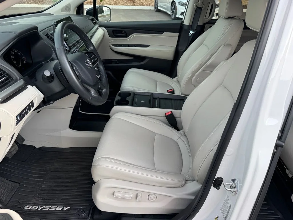 Used 2025 White Honda EX-L image 7