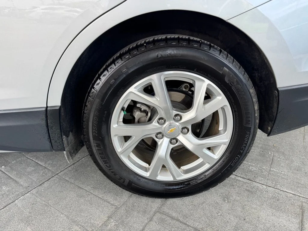 Used 2020 Silver Chevrolet Premier image 4