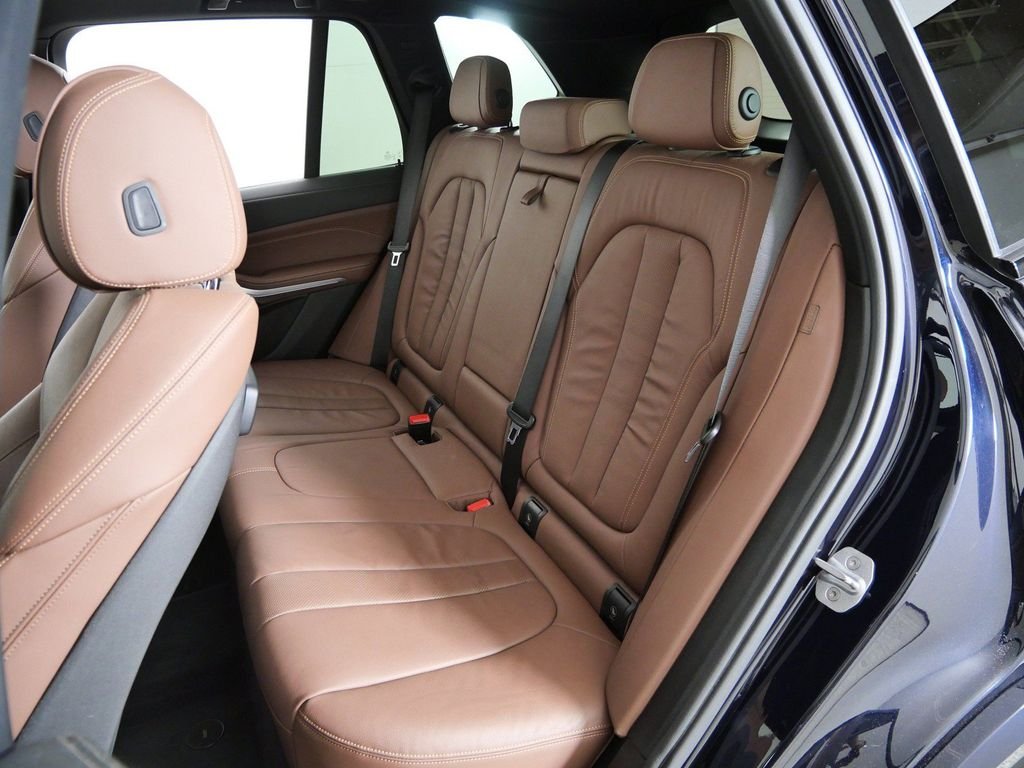 Used 2020 Carbon Black Metallic BMW xDrive40i image 31