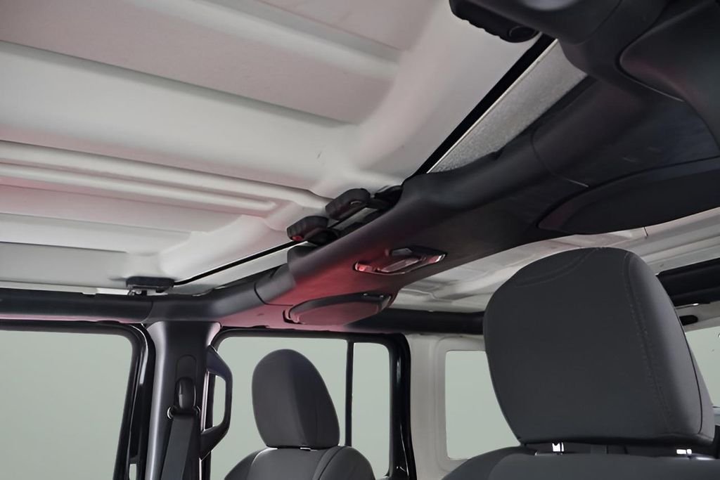 Used 2022 Black Jeep Unlimited Sahara image 14