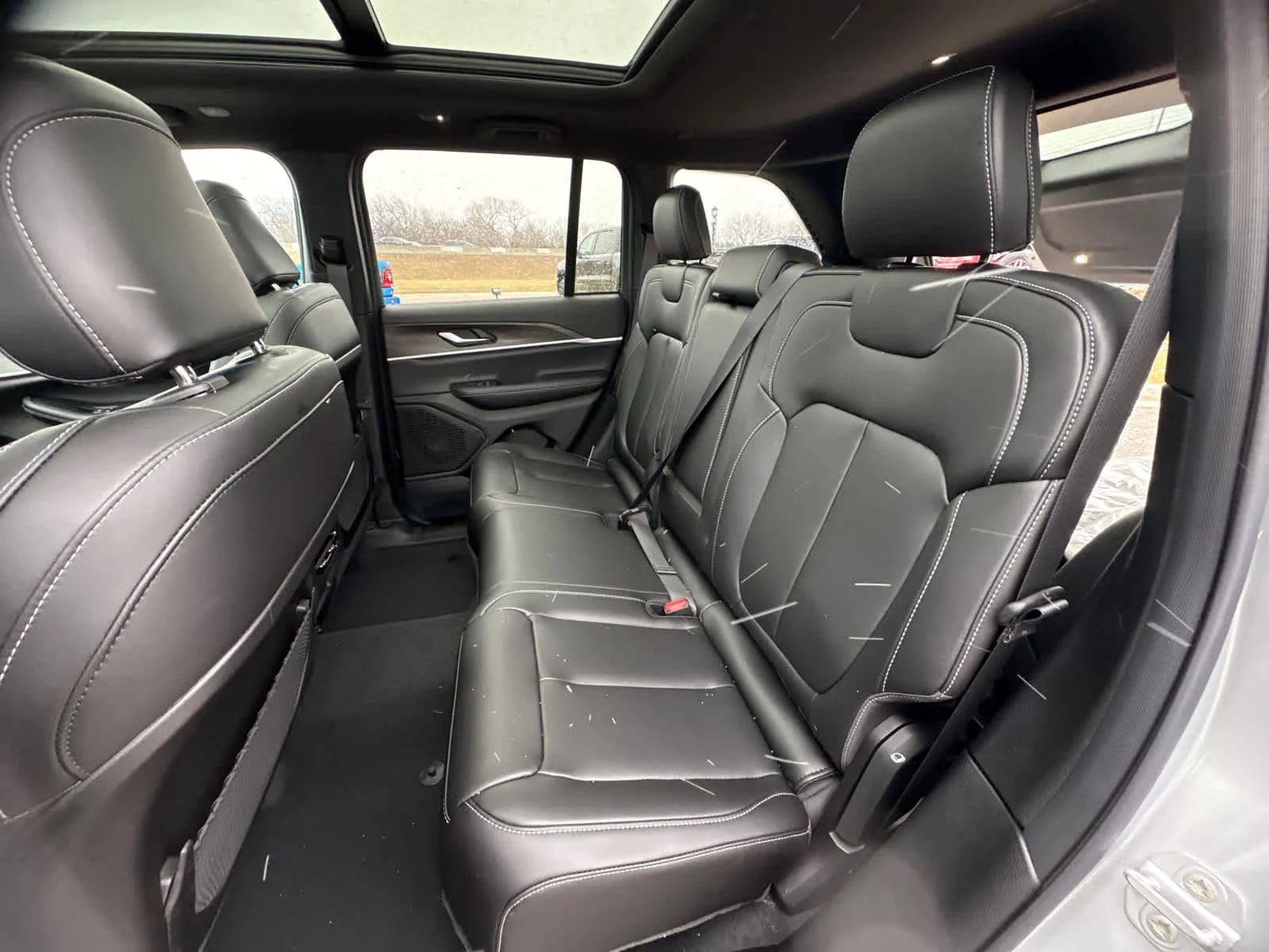 New 2025 Silver Zynith Exterior Paint Jeep Limited image 12