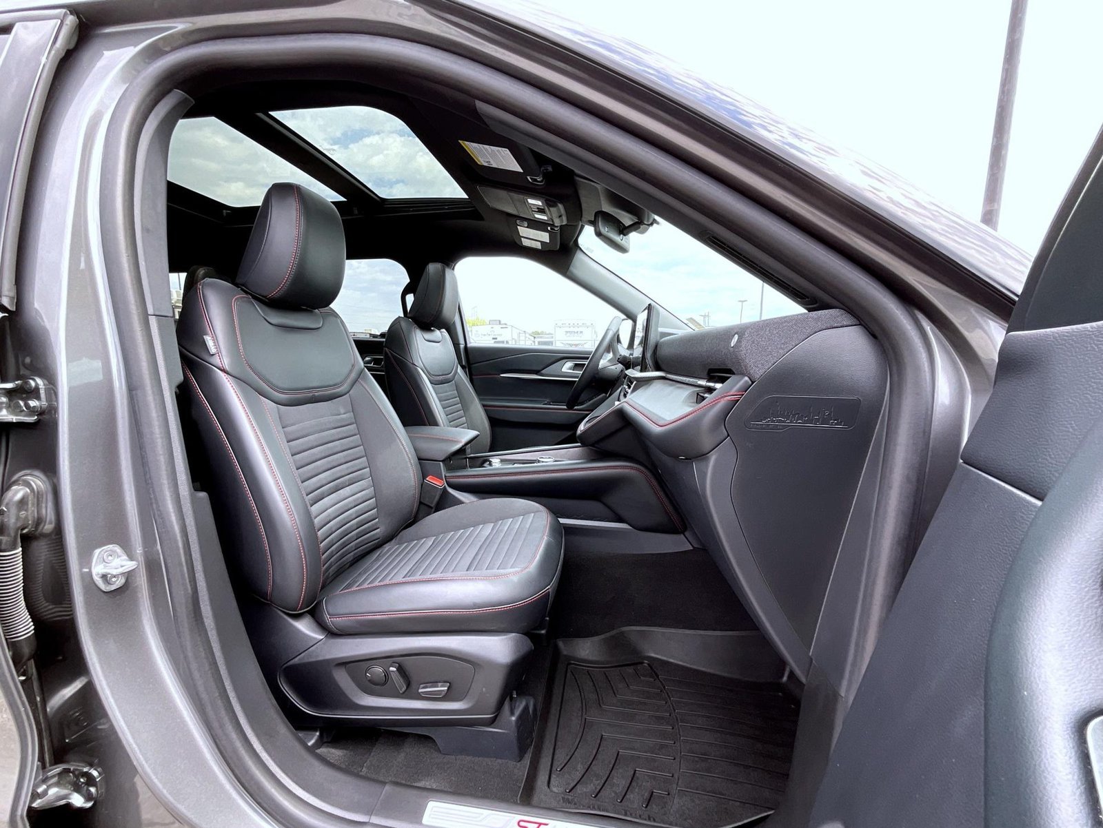 Used 2025 Gray Ford ST-Line image 15