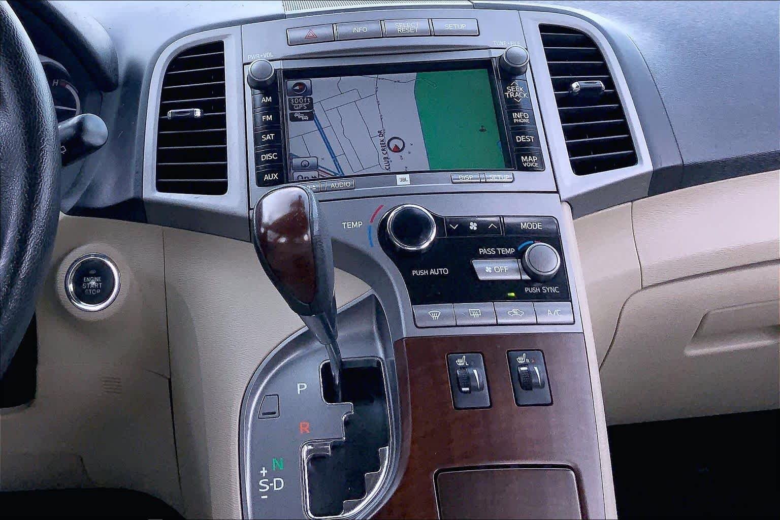 Used 2010 Blizzard Pearl Toyota  image 6