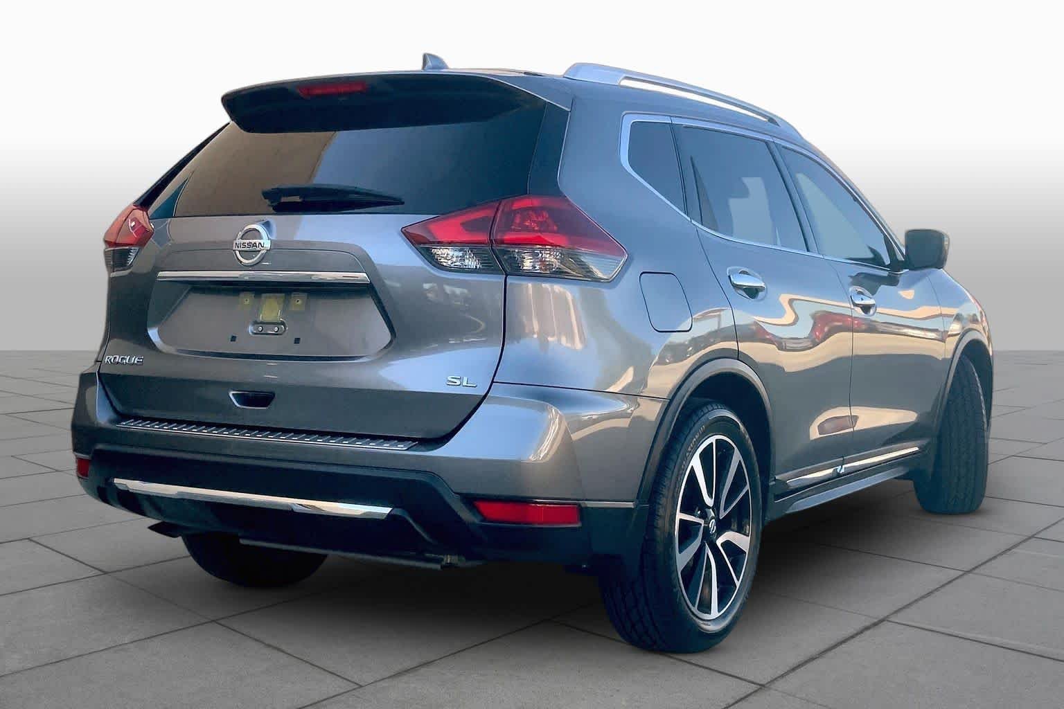Used 2018 Gun Metallic Nissan SL image 13