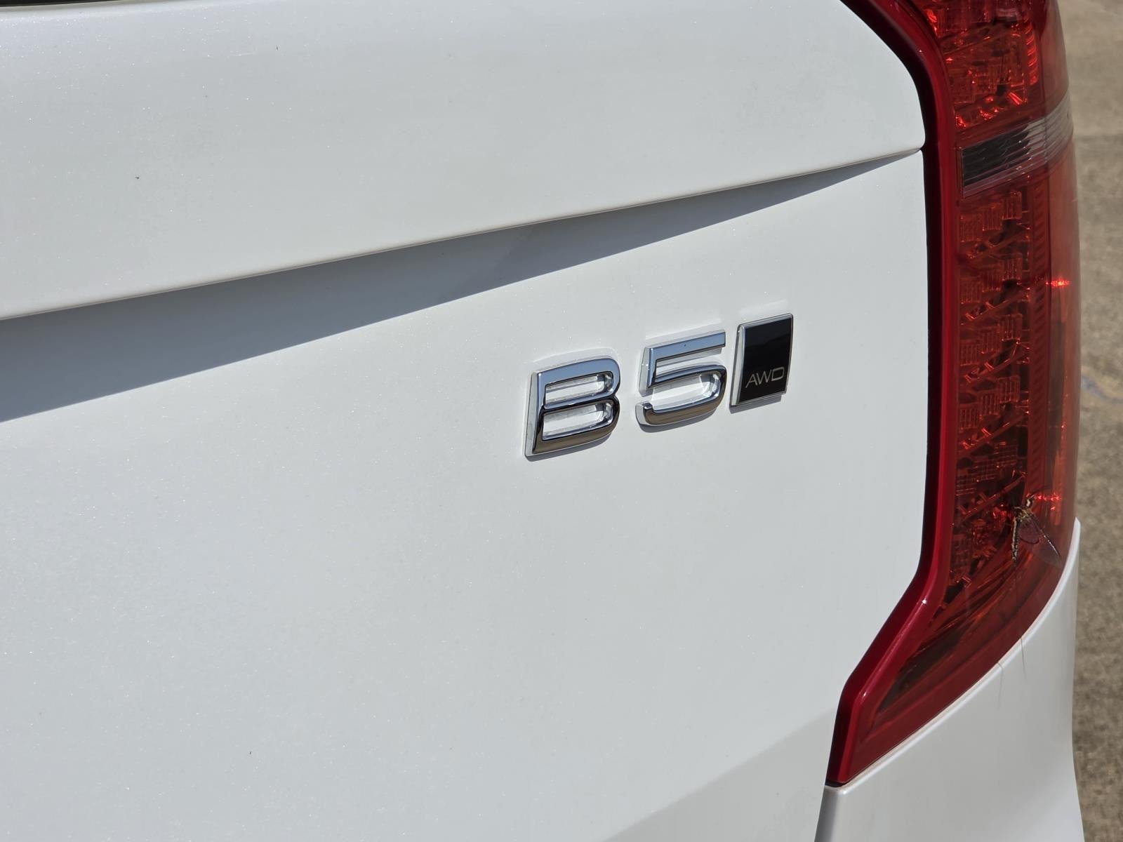 Used 2023 Crystal White Metallic Volvo Plus image 10