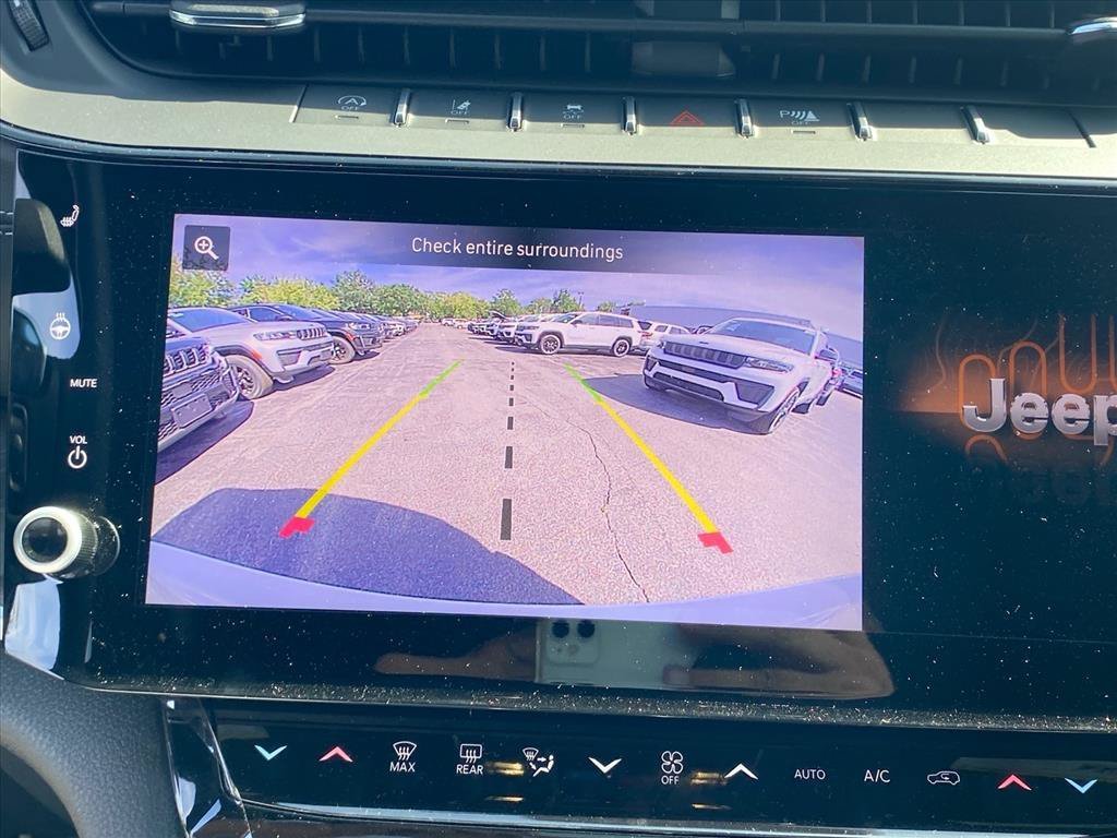 New 2026 Bright White Clear-Coat Exterior Paint Jeep Altitude image 12