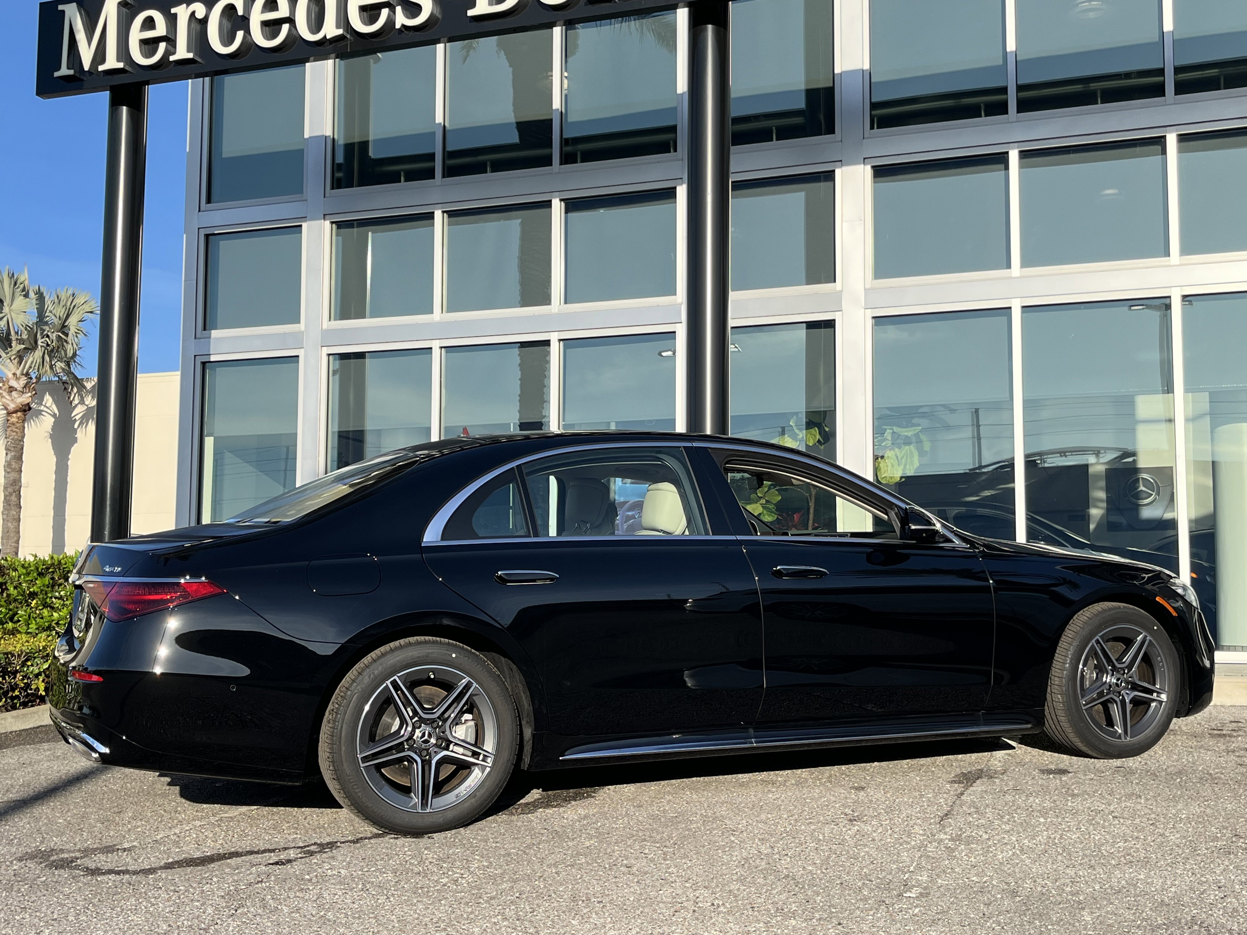 New 2026 Black Mercedes-Benz S 580e image 7
