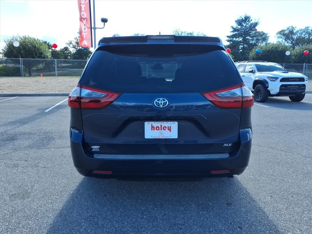 Used 2020 Beige Toyota XLE image 6