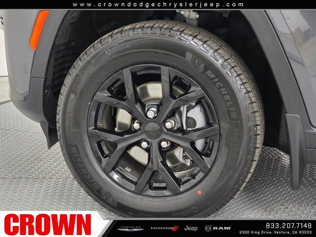 New 2026 Baltic Gray Metallic Clearcoat Jeep Laredo image 9