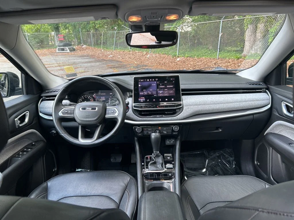 Used 2022 Black Jeep Latitude Lux image 30