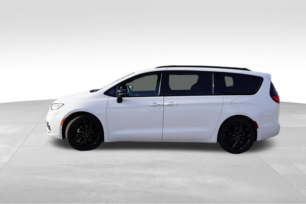 Certified Used 2025 White Chrysler Limited image 9
