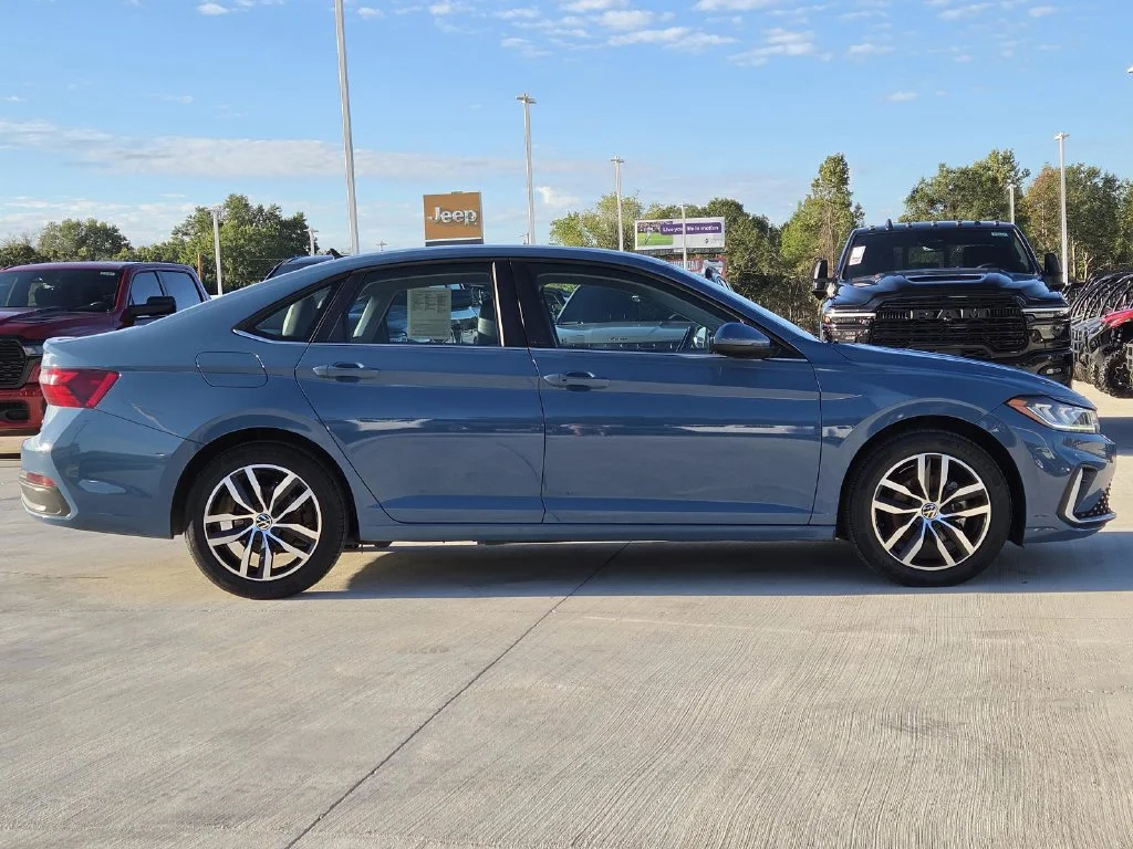 Used 2025  Volkswagen 1.5T SE image 9