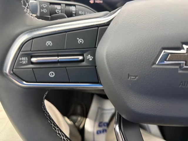 New 2027 Summit White Chevrolet LT image 32