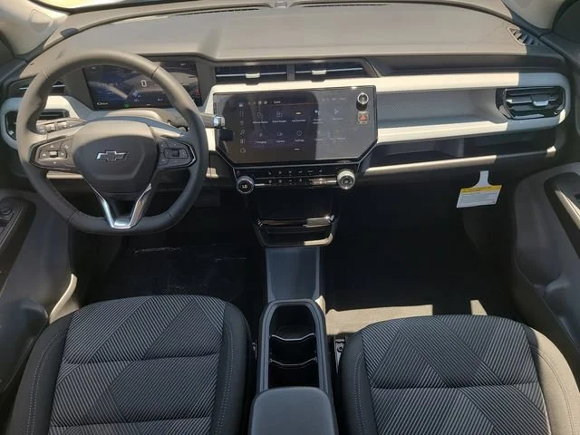 New 2027 Summit White Chevrolet LT image 18