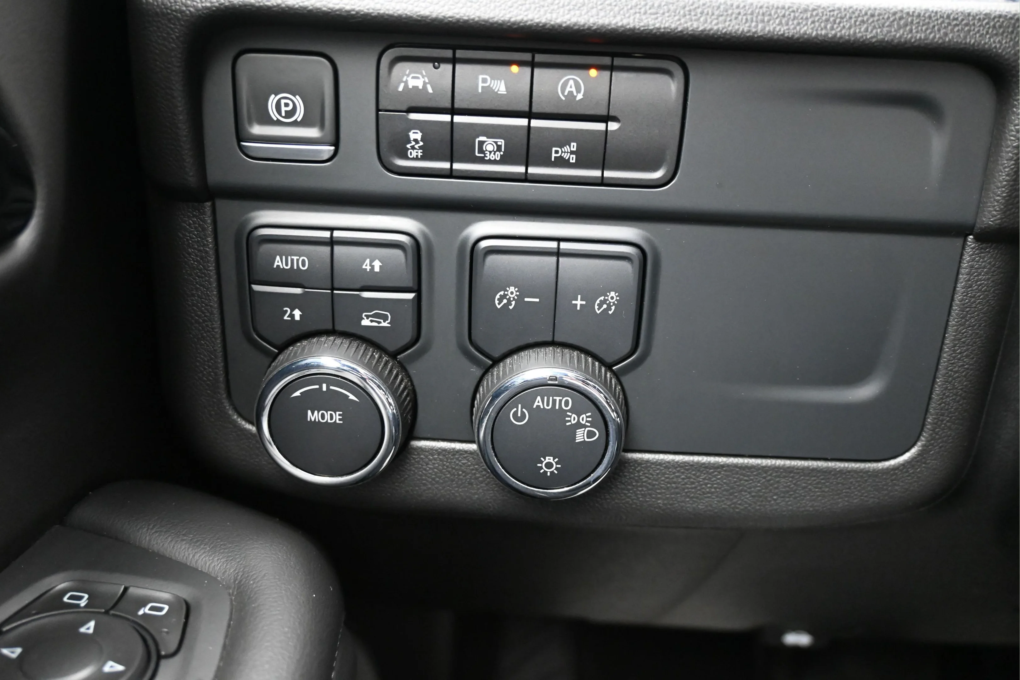 Used 2025 Summit White Chevrolet LT image 23