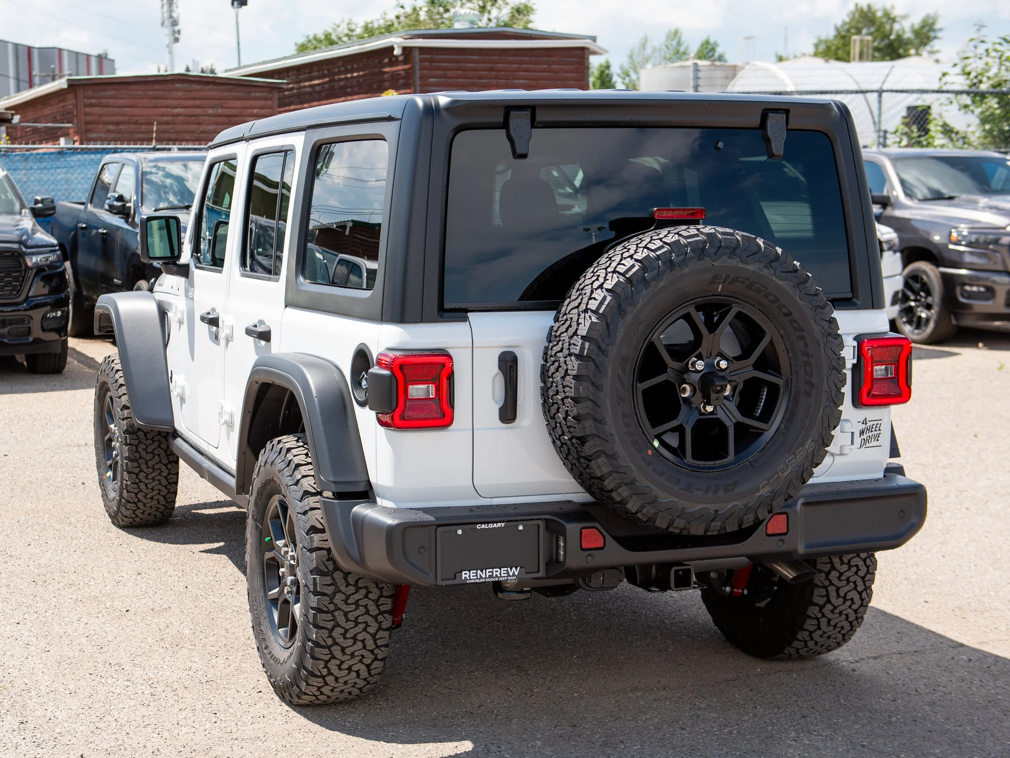 New 2026 White Jeep Willys* 4 Door 4x4, Rear Locker, Safety Group, Heated Seats/Wheel image 4