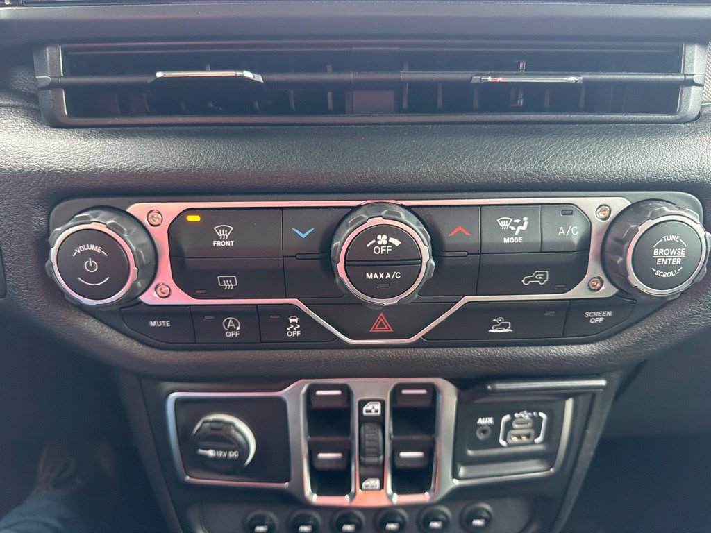 Used 2025 Green Jeep Sport S image 24