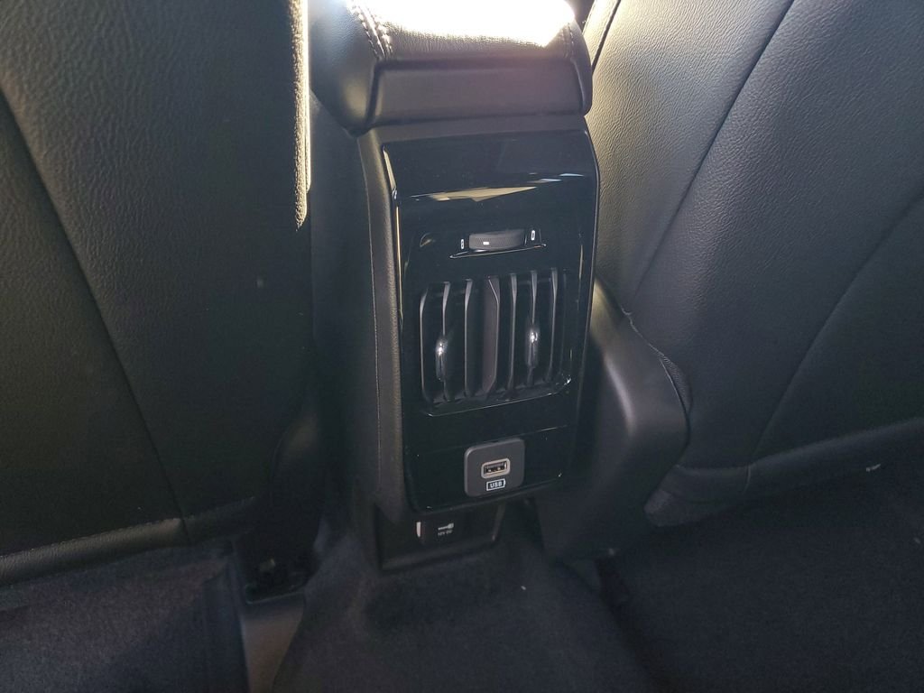 New 2026 Bright White Clearcoat Jeep Latitude image 11