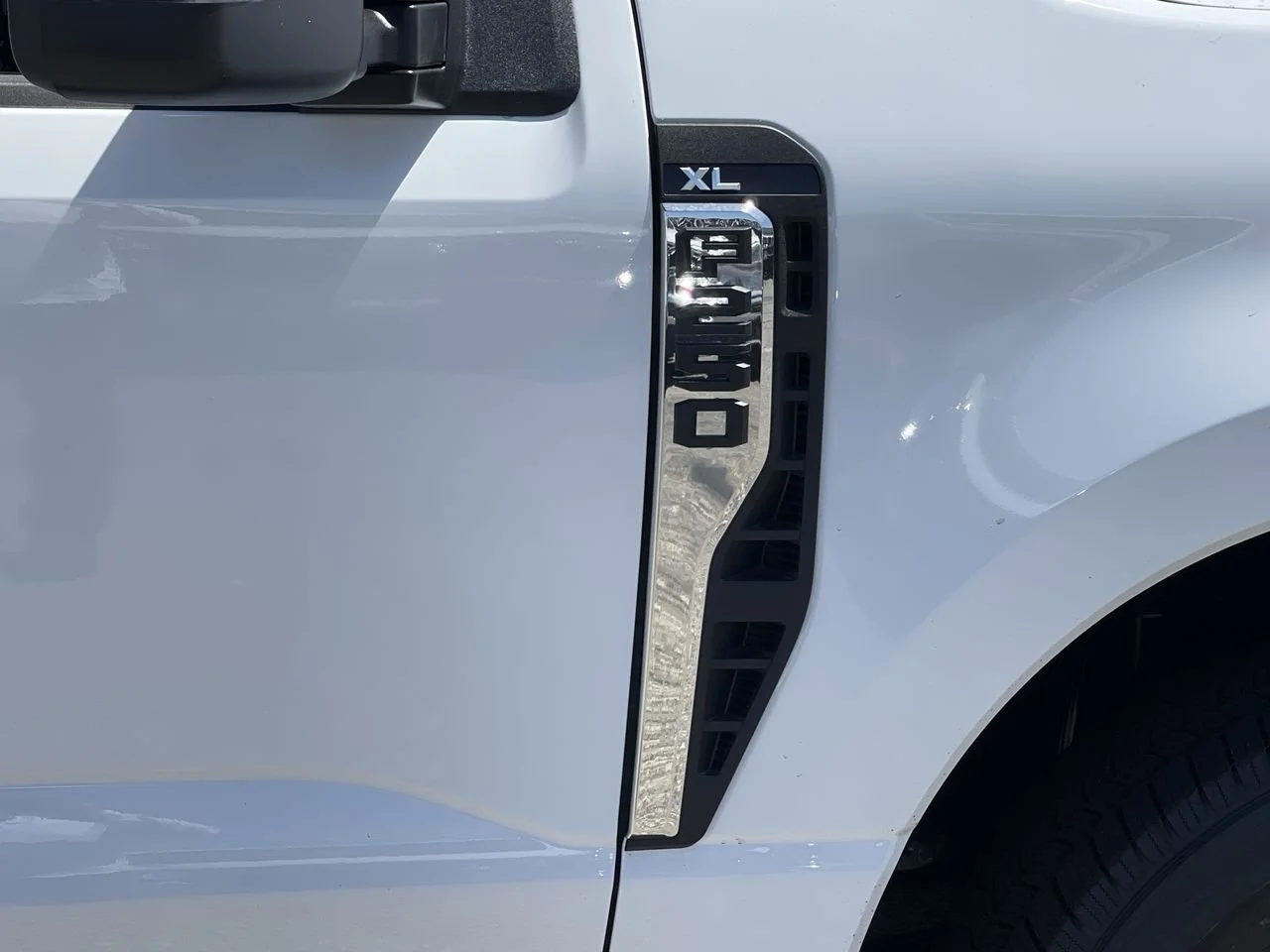 New 2026 Oxford White Ford  image 8