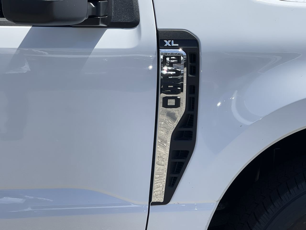 New 2026 Oxford White Ford  image 8