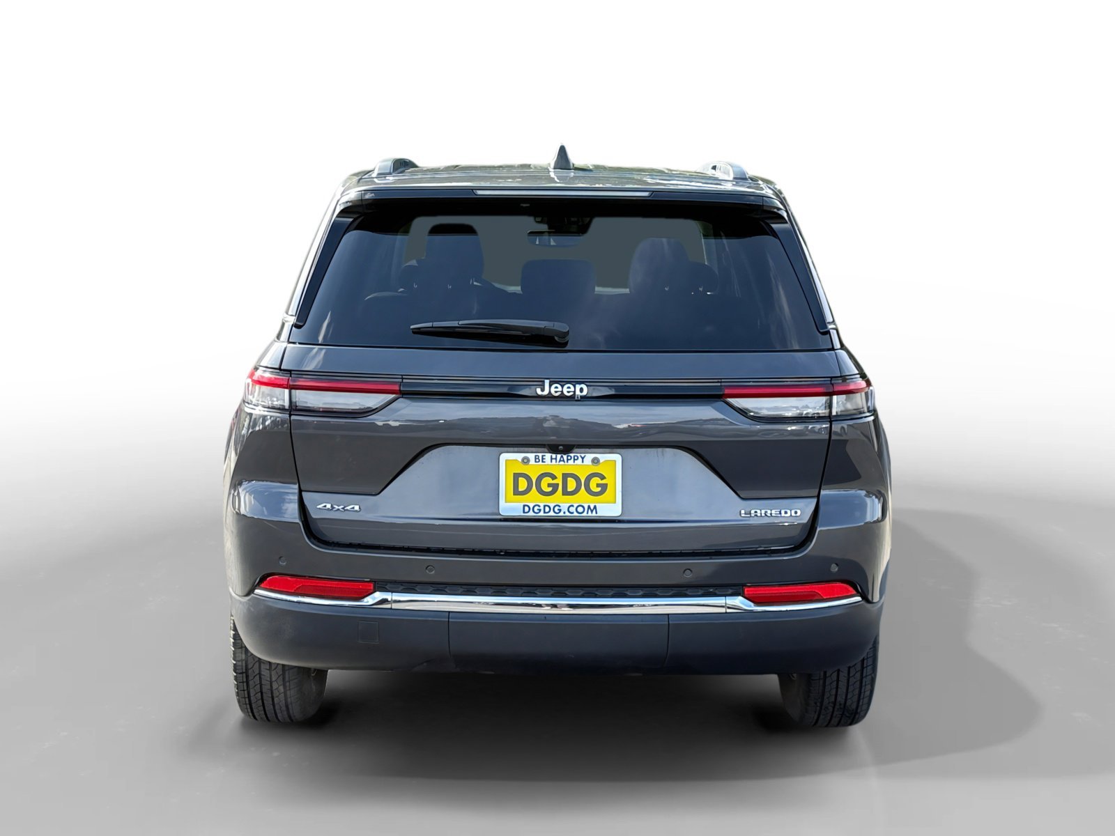 Used 2024 Gray Metallic Jeep Laredo image 4