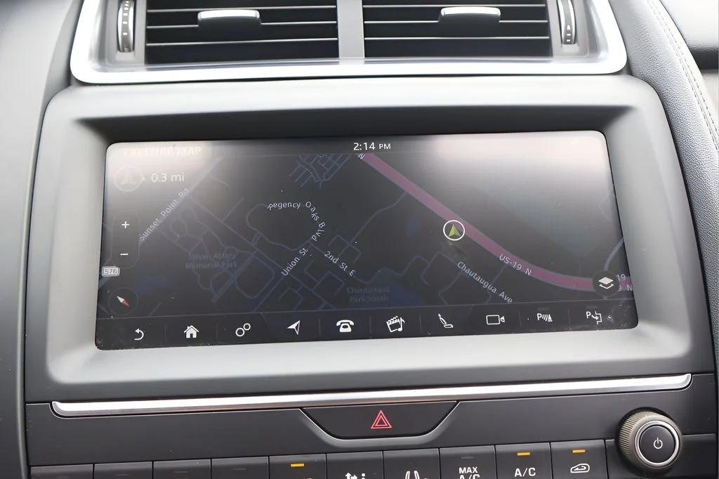 Used 2019 Gray Jaguar SE image 24