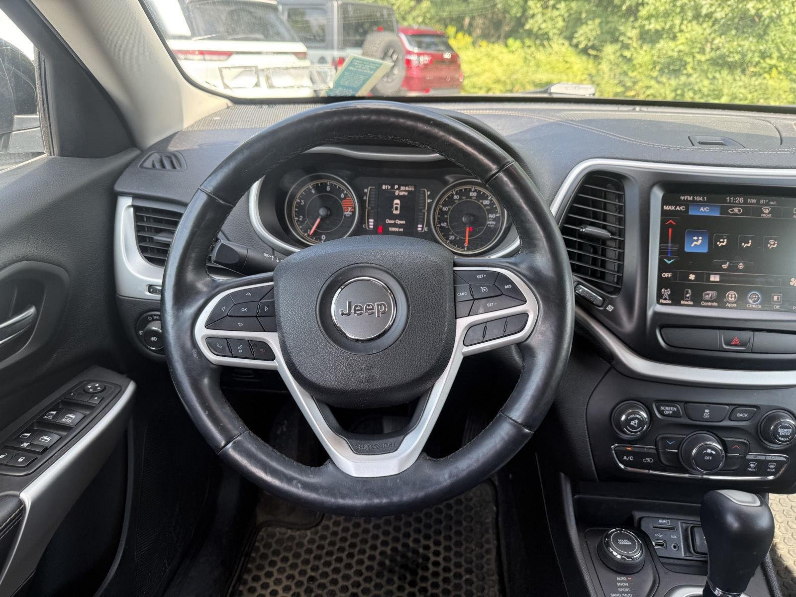 Used 2018 Diamond Black Crystal Pearlcoat Jeep Latitude Plus image 8