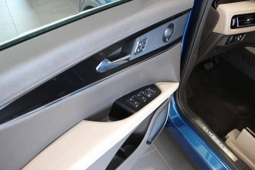 Used 2021 Blue Lincoln Reserve image 29