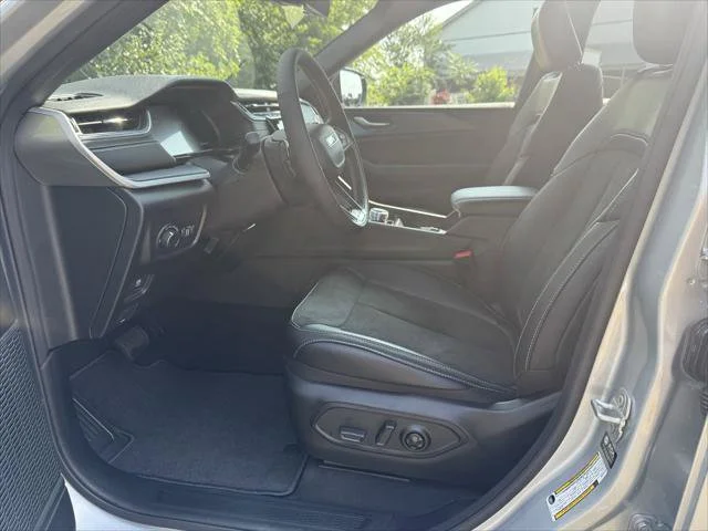 2025 Jeep Grand Cherokee Altitude - Photo 14