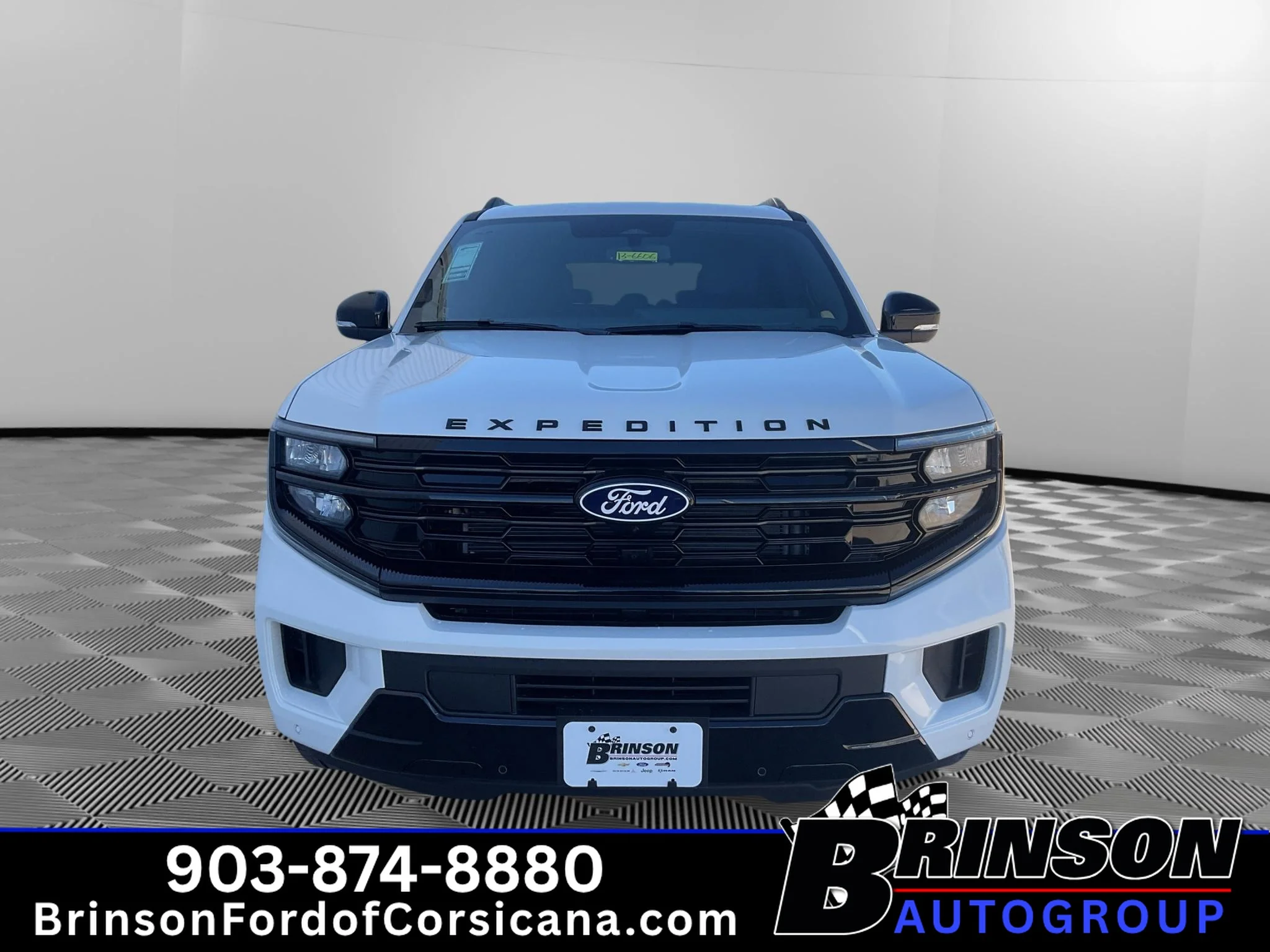 New 2027 Star White Metallic Tri-Coat Ford Platinum image 2