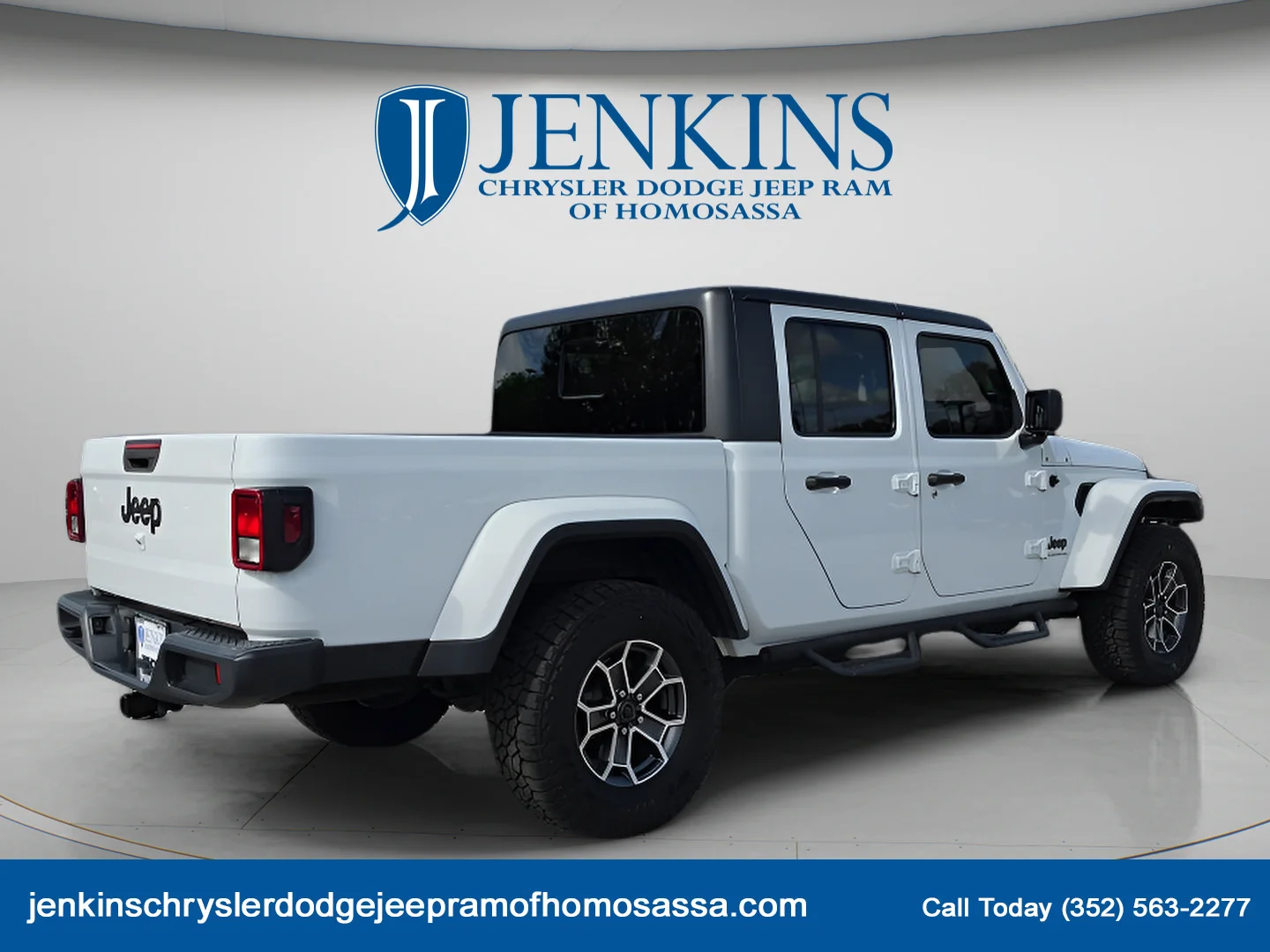 Used 2020 Bright White Clearcoat Jeep Altitude image 4