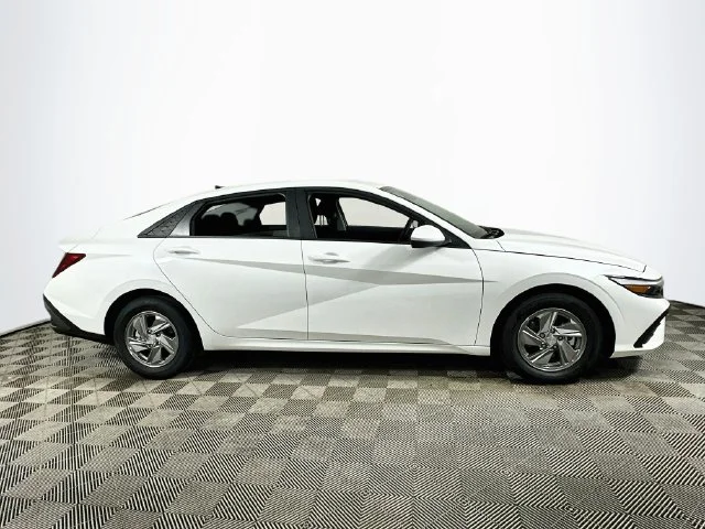 New 2026 White Hyundai SE image 2