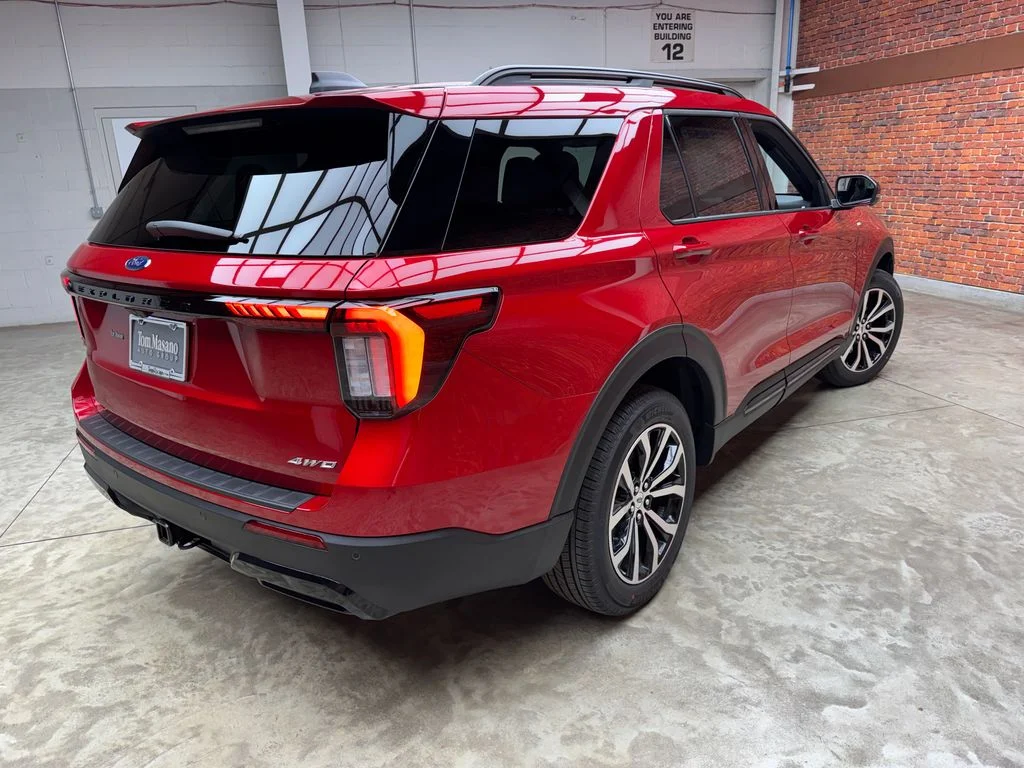 New 2026 Rapid Red Metallic Tinted Clearcoat Ford ST-Line image 6
