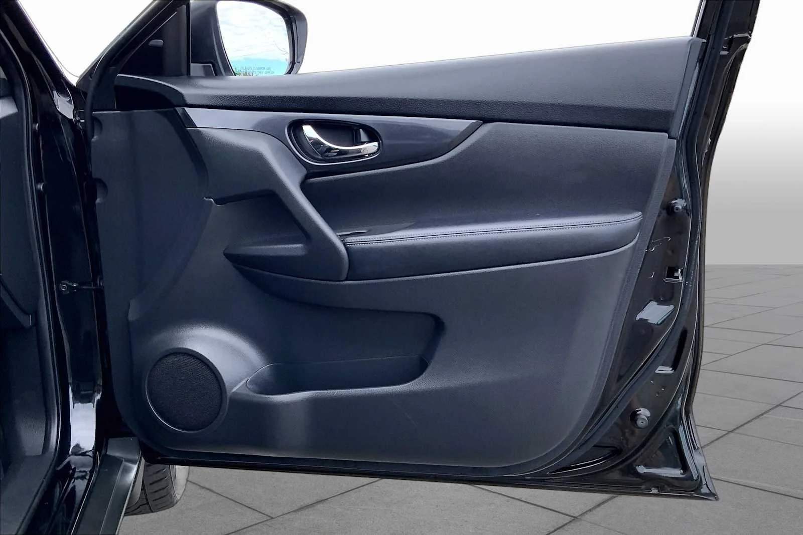 Used 2020 Magnetic Black Pearl Nissan S image 22