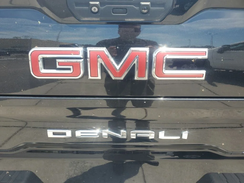 Used 2021 Black GMC Denali image 7