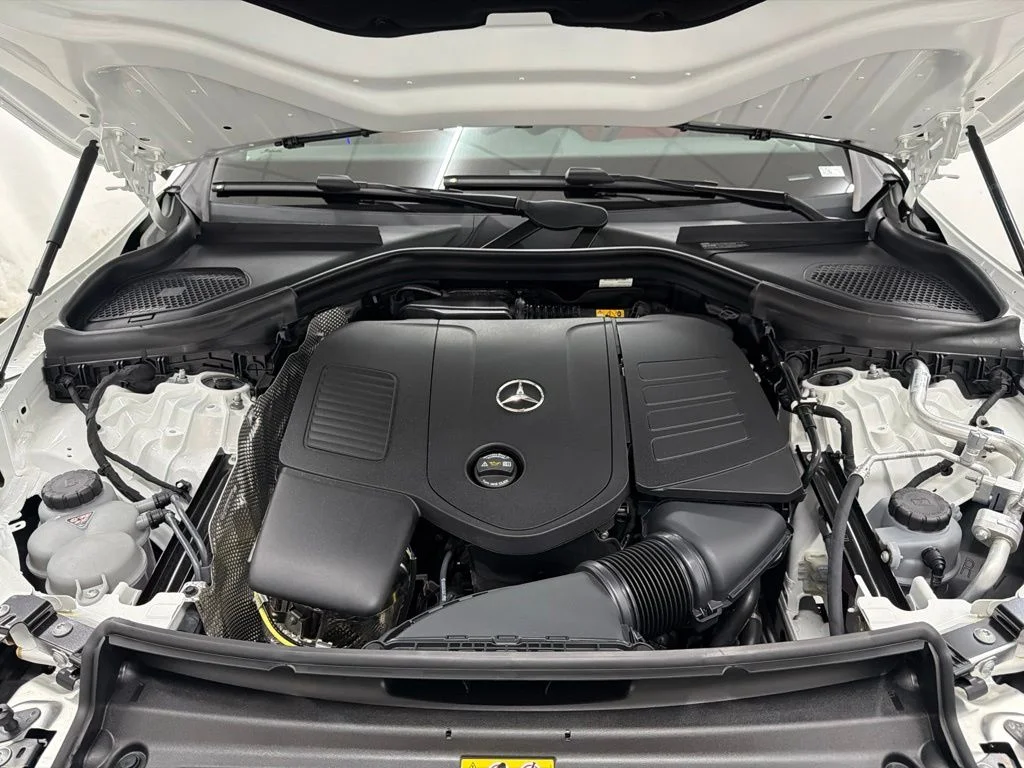 New 2027 White Mercedes-Benz GLC 300 image 29
