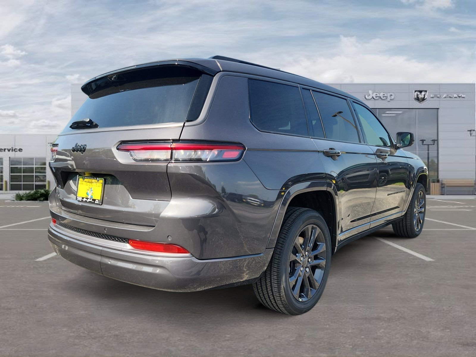 New 2026 Baltic Gray Metallic Clear-Coat Exterior Paint Jeep Limited image 5