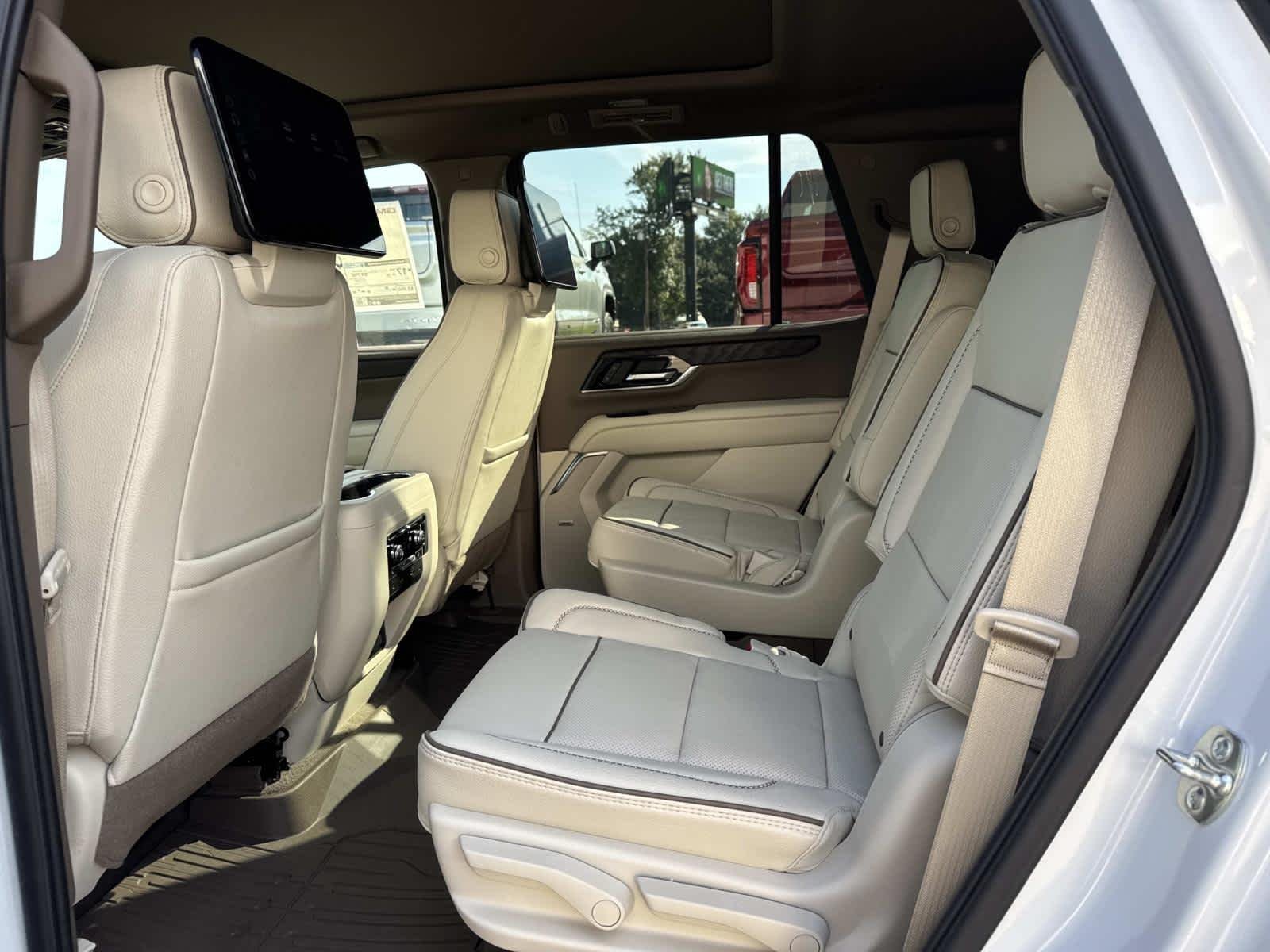 2026 GMC Yukon Denali - Photo 8