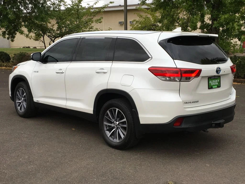 Used 2019 White Toyota XLE image 4