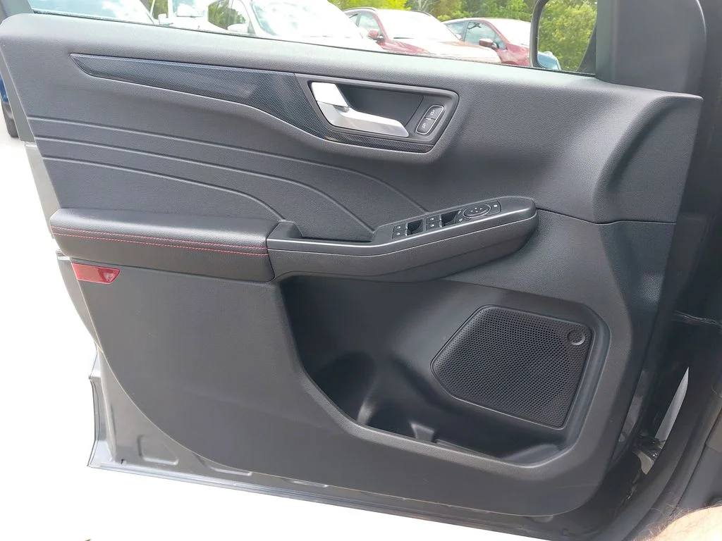 Used 2025 Gray Ford ST-Line image 27