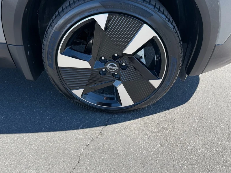 Used 2025 Gun Metallic/supe Nissan SR image 29